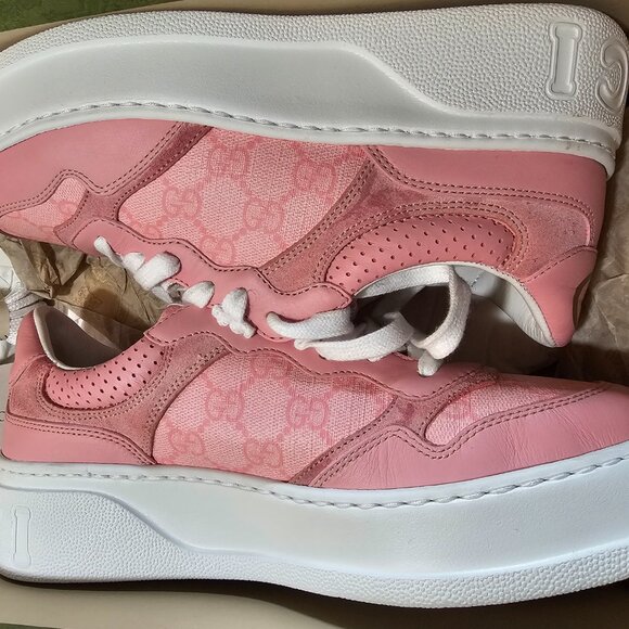 LIKE NEW PINK GUCCI SHOES - Picture 10 of 16